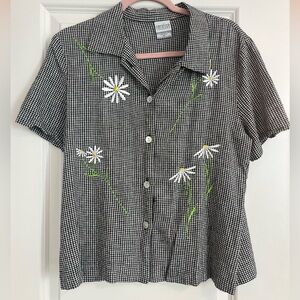 Black and white flower top